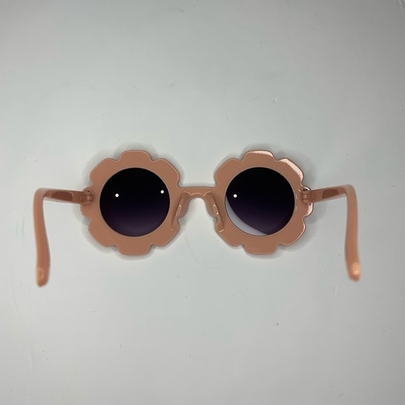 Pink flowers, sunglasses - Picture 2 of 5